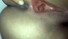 كسها جميل احمر كبيت لبني كله فيه