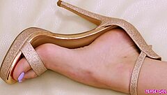 Sexy blonde says she's horny for anal