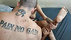 Minha namorada estava estudando com seu amigo gay fiquei com tesão e comi os dois