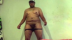 Watch my big Latino dick shake for horny milfs?