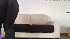 i watch her clean in tight leggings