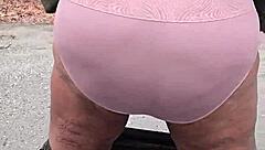 I licked her pussy and she sucked my dick after pissing on the road 😏