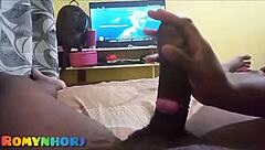 dotado com vibrador de piroca fudeu a gostosa da vizinha na pele em seguida, incluindo oral e anal intenso com cowgirl.