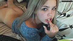 gorgeous blonde camgirl with cute tits masturbating 😍