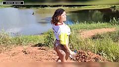 I spotted a hot chick on the street flirting, told her I'd give her something to eat!