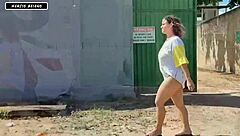 I spotted a hot chick on the street flirting, told her I'd give her something to eat!