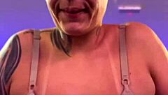 At the gym I felt hot and removed my shirt