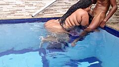 Magrinho Dotado Fudendo A Bbw Gostosa Na Piscina