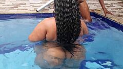 Magrinho Dotado Fudendo A Bbw Gostosa Na Piscina