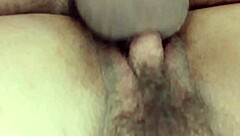 eu fodi a buceta peluda dela, o clitó ficou duro como um micro pênis, ela gozou com creampie