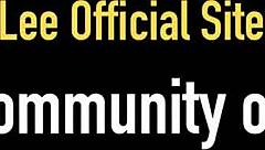 Kimber Lee Dildo Fucks Her Big Pussy Lips in the Car Shamelessly.