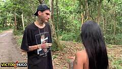 jovem tatuada licks vagina small tits cunilingus estranho mato baseado