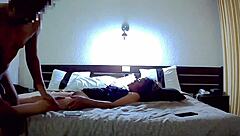 consientiendo con un masaje a la bandida latina shaking ass 😏