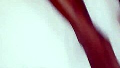 Corno não resistiu e gozou assistindo a esposinha sentando na minha tora