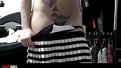 novinha linda shows her sexy ass in lingerie