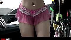 novinha linda shows her sexy ass in lingerie