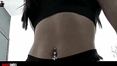 novinha linda shows her sexy ass in lingerie