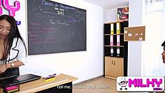 profesora cachonda folla con dos alumnos en la escuela pervertida