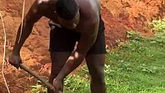 बॉस लेडी को हंग वर्कर ने साइट पर बेयरबैक चोदा