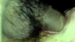 น้ำเงี่ยนที่พุ่งเข้าไปในปากของเธอ ดูพร้อมกันในวิดีโอนี้