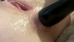 Preparation and stretching of the anal hole with a plug