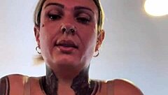 Famous influencer trains in thong at gym, bodybuilders stare at her dripping wetness