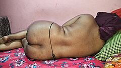 muslim mom visits massage shop, masseur slides his dick inside her