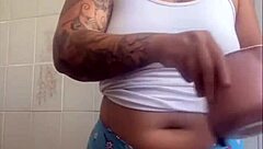 Exhibitionist woman boldly flashes her big pussy for intense affection