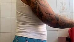 Exhibitionist woman boldly flashes her big pussy for intense affection