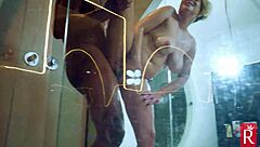 बीबीसी बाथ में व्होर को पाउंड करता है इंटेंस अस-टू-माउथ गेपिंग एक्शन के साथ