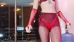 zaramontoyareal dedicates vid to victor with huge 60cm dildo play... wow! 😱