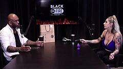 Loira mostra os peitos depois de falar que se estressou com ator na cena � atriz de fetiche n�o gosta de sexo anal e o jogo do mama senta ou passa - julia fontanelli watch on sheer red