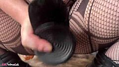 Loira Fantasia Masturbates in Bath Until Orgasm