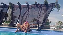 esto pasa cuando tu prima no lleva traje de baño en la alberca