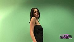Babe Alexis Grace shows her body and tells about sex