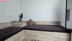 gravida se exibe online enquanto marido prepara encontro