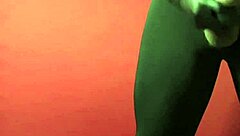 show de exibicao movimentos de strip tease danca sedutora performance de sensualidade e provocacao