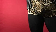 show de exibicao movimentos de strip tease danca sedutora performance de sensualidade e provocacao