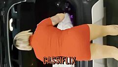 a coelhinha gostosa da bunda grande colocou toda cenoura na bucetinha completo no cassiflix