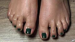 Curvy Colombian amateur gets oiled toes fingered in close up, green nails teasing for your fetish.
