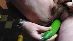 Oma Neukt Kut Met Komkommer German Granny Pussy