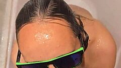 Hot wife gives blowjob in bath, but with fiery nails?