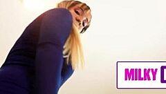 Teacher's pussy in oil excites me