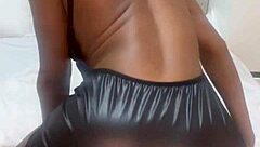 twerking shaking bouncy ass with dildo toy