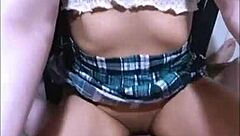 La joven madrastra de su amiga se encontró con un viejo conocido en el supermercado y decidieron compartir unas cervezas en su apartamento