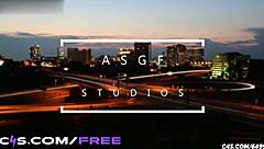 Sahryes dominates tiny man with giant feet crush