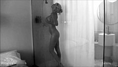 Blonde Sara Jay fucks curvy Puma in shower