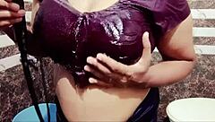 Desi Bhabhi didn't wash dishes for a long time, showing everything