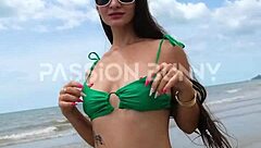 Hey, check me flashing sexy curves on the beach!