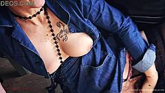 Housewife FINGERS big hairy PUSSY